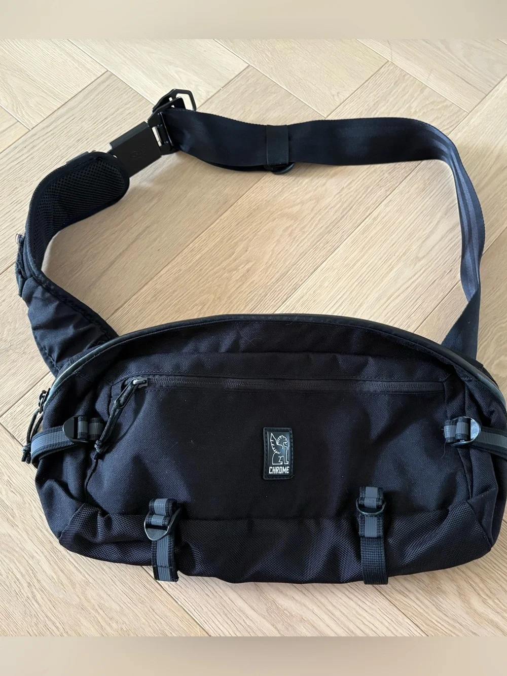 CHROME Kadet Ballistic Sling Bag 9L Black Crossbody Messenger Seatbelt Buckle